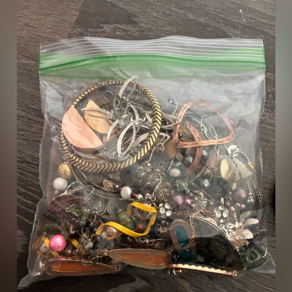Assorted Jewelry Earrings Bracelet Bundle Lot 2000s 20+ Pieces